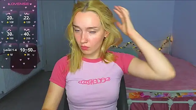 Snapshot of Wild_Sophie_ chatting on 21, 9, 2025 Wild Sophie online show from 21, 9, 2025