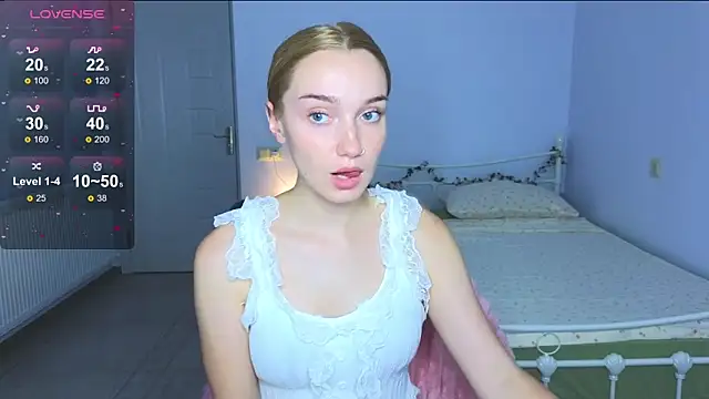 Snapshot of Wild_Sophie_ chatting on 5, 10, 2025 Wild Sophie online show from 5, 10, 2025