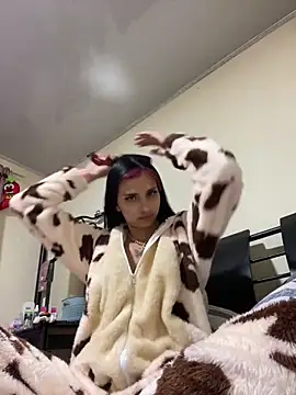 Hilary pinkk online show from 19, 2, 2025