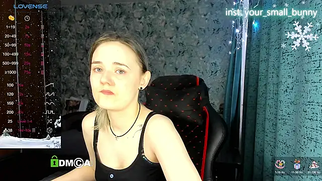 Snapshot of Your_small_bunny chatting on 18, 12, 2025 Your small bunny online show from 18, 12, 2025