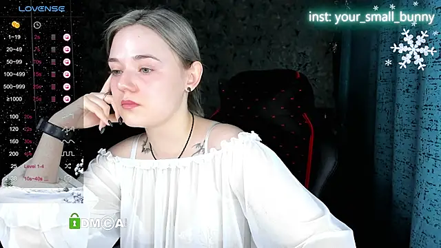 Snapshot of Your_small_bunny chatting on 21, 12, 2025 Your small bunny online show from 21, 12, 2025