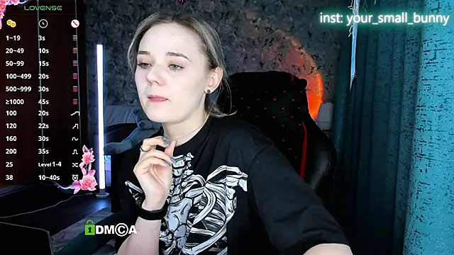 Snapshot of Your_small_bunny chatting on 10, 4, 2026 Your small bunny online show from 10, 4, 2026