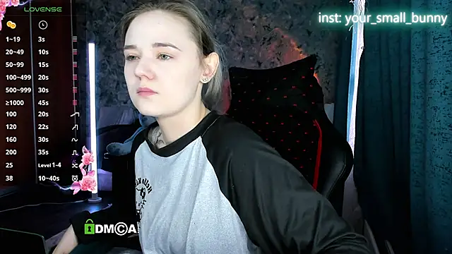 Snapshot of Your_small_bunny chatting on 17, 4, 2026 Your small bunny online show from 17, 4, 2026