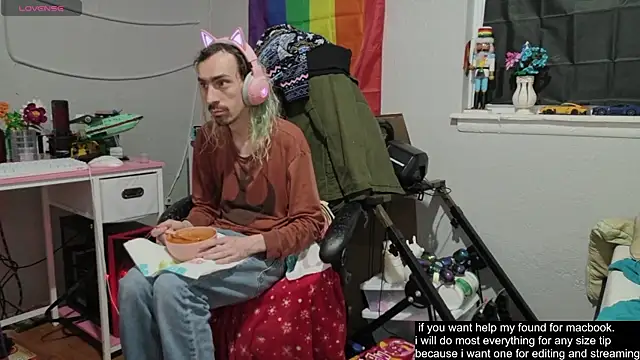 Snapshot of tallnerdyguy chatting on 28, 10, 2025 tallnerdyguy online show from 28, 10, 2025