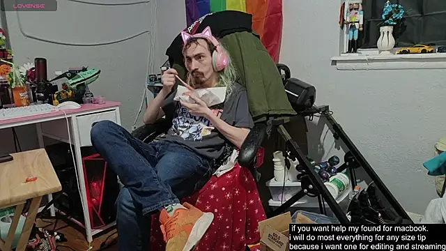 Snapshot of tallnerdyguy chatting on 18, 11, 2025 tallnerdyguy online show from 18, 11, 2025