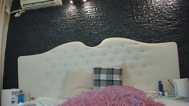 LaurynCopper online show from 2, 2, 2025