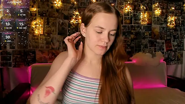 Snapshot of Fox_Lisa chatting on 15, 12, 2025 Fox Lisa online show from 15, 12, 2025