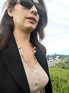 Snapshot of Alysson-- chatting on 2, 1, 2025 Alysson-- online show from 2, 1, 2025