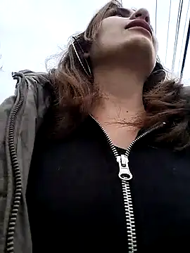 Snapshot of Alysson-- chatting on 4, 3, 2025 Alysson-- online show from 4, 3, 2025