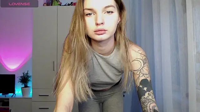 Snapshot of lounahyan chatting on 2, 12, 2025 lounahyan online show from 2, 12, 2025