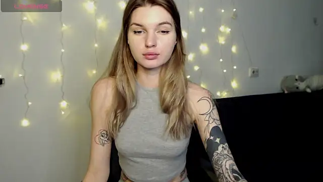 Snapshot of lounahyan chatting on 4, 12, 2025 lounahyan online show from 4, 12, 2025