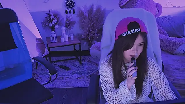 Elainebeness online show from 17, 4, 2026