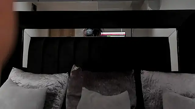 Snapshot of julieta_jewel chatting on 3, 3, 2026 julieta jewel online show from 3, 3, 2026