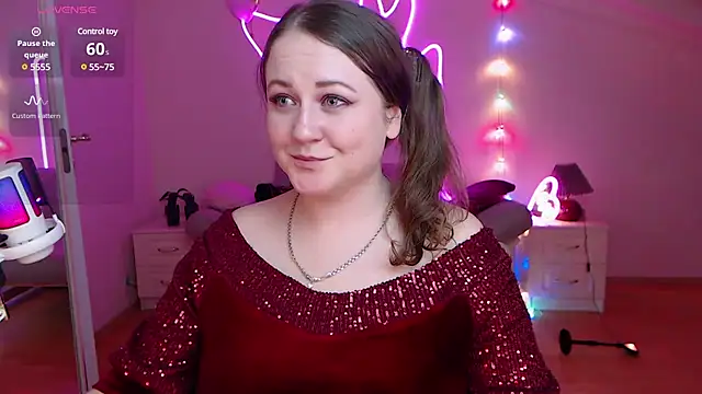 Snapshot of LizzyShine chatting on 10, 1, 2025 LizzyShine online show from 10, 1, 2025