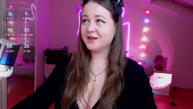Snapshot of LizzyShine chatting on 18, 2, 2025 LizzyShine online show from 18, 2, 2025