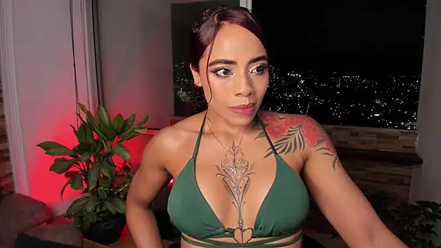 Snapshot of emilyfitness chatting on 13, 10, 2025 emilyfitness online show from 13, 10, 2025
