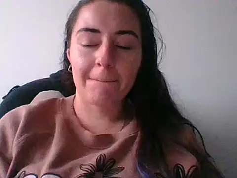  karlie kloss  online show from 13, 2, 2025