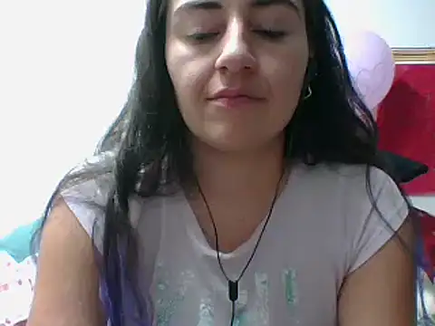  karlie kloss  online show from 15, 2, 2025