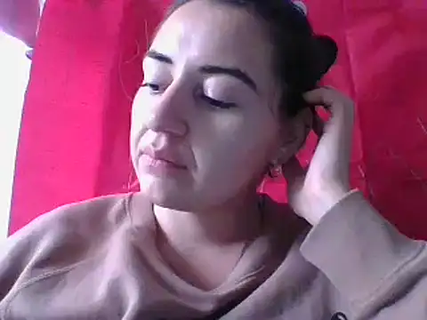  karlie kloss  online show from 4, 3, 2025