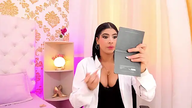 Snapshot of emaa_lambert chatting on 9, 10, 2025 emaa lambert online show from 9, 10, 2025