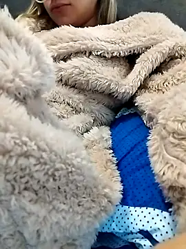 Snapshot of fofinhaa12 chatting on 25, 10, 2025 fofinhaa12 online show from 25, 10, 2025