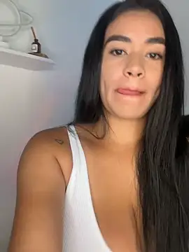 Snapshot of kristynmassey chatting on 7, 4, 2026 kristynmassey online show from 7, 4, 2026