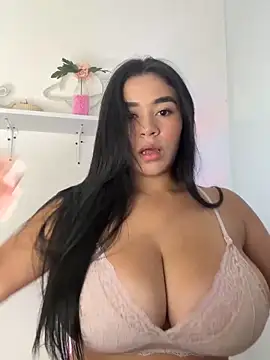 Snapshot of kristynmassey chatting on 16, 4, 2026 kristynmassey online show from 16, 4, 2026