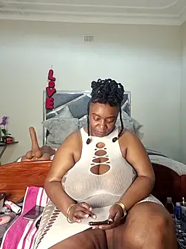 Snapshot of ThickianaRider chatting on 10, 5, 2026 ThickianaRider online show from 10, 5, 2026