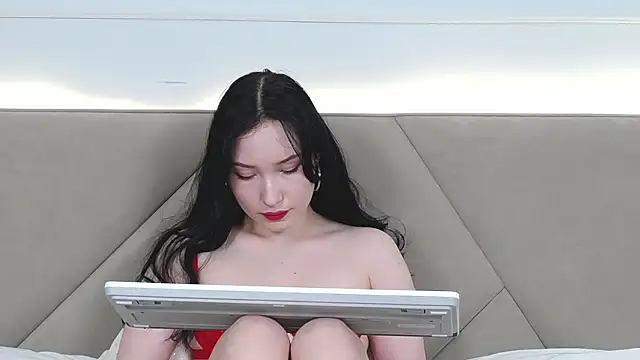 LeilaLow online show from 19, 12, 2024