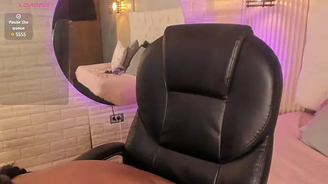 nicole  parker1 online show from 5, 3, 2025