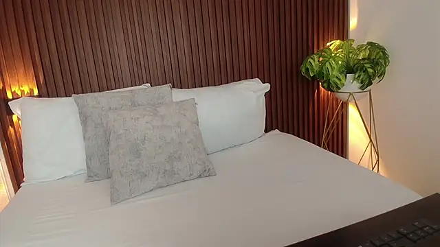 Snapshot of lindaa_natashaa chatting on 2, 12, 2024 lindaa natashaa online show from 2, 12, 2024