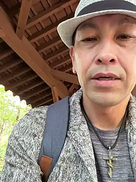 Snapshot of Hideen-real-face chatting on 12, 10, 2025 Hideen-real-face online show from 12, 10, 2025