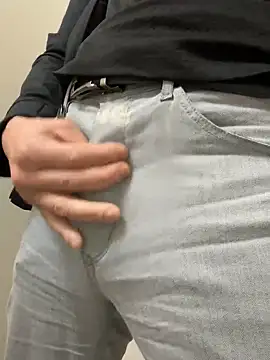 Snapshot of Hideen-real-face chatting on 3, 5, 2026 Hideen-real-face online show from 3, 5, 2026