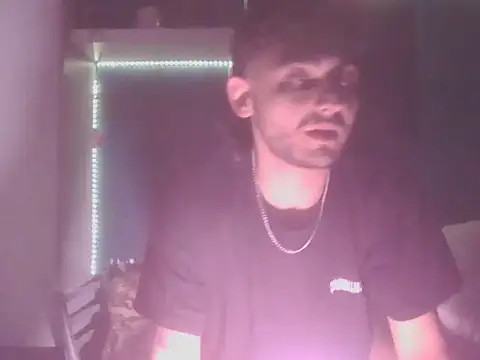 Snapshot of Bezzzzzerr chatting on 6, 5, 2026 Bezzzzzerr online show from 6, 5, 2026