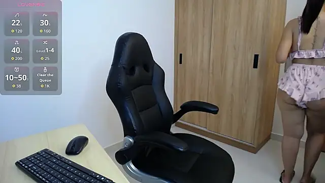 Snapshot of karoll_marquez chatting on 1, 2, 2026 karoll marquez online show from 1, 2, 2026