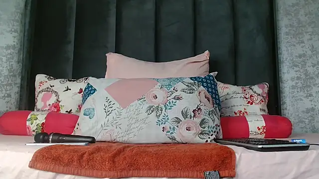 Lucy Blacksilk online show from 19, 11, 2025