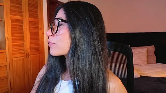 ChloeTurner  online show from 13, 4, 2026