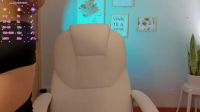 Snapshot of Elena_Ruiz chatting on 31, 1, 2025 Elena Ruiz online show from 31, 1, 2025