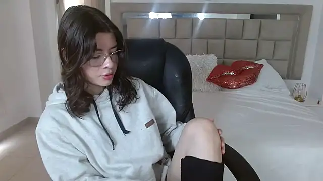 zoecruzz online show from 17, 11, 2025