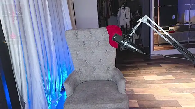 Snapshot of greyslopez chatting on 1, 11, 2025 greyslopez online show from 1, 11, 2025