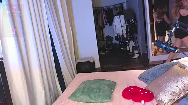 Snapshot of greyslopez chatting on 5, 11, 2025 greyslopez online show from 5, 11, 2025