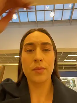 Holly Play online show from 21, 11, 2025