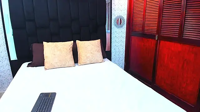 Isabella Flores online show from 20, 3, 2025