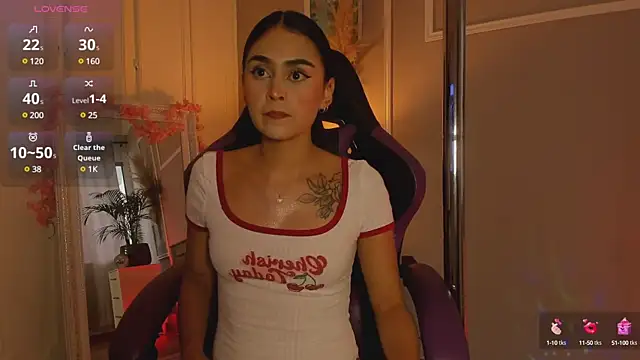 Snapshot of serena_jeyms chatting on 5, 3, 2025 serena jeyms online show from 5, 3, 2025