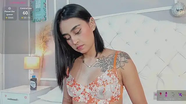 Snapshot of serena_jeyms chatting on 23, 10, 2025 serena jeyms online show from 23, 10, 2025