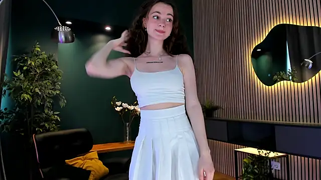 Snapshot of Curly_Moon chatting on 30, 6, 2026 Curly Moon online show from 30, 6, 2026