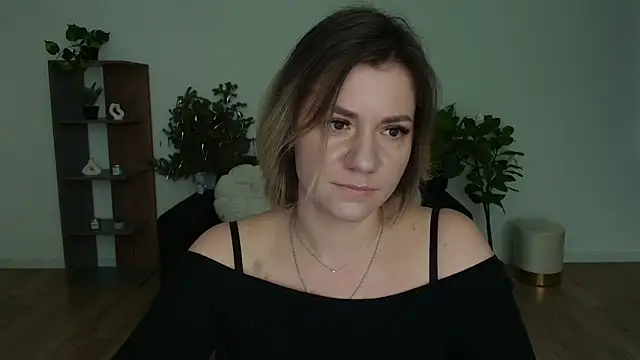 Snapshot of MariaSttone chatting on 4, 2, 2025 MariaSttone online show from 4, 2, 2025