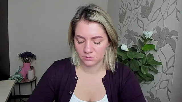 Snapshot of MariaSttone chatting on 14, 10, 2025 MariaSttone online show from 14, 10, 2025