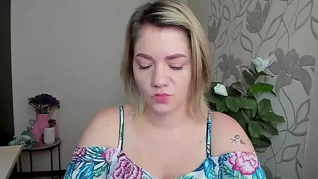 Snapshot of MariaSttone chatting on 20, 10, 2025 MariaSttone online show from 20, 10, 2025