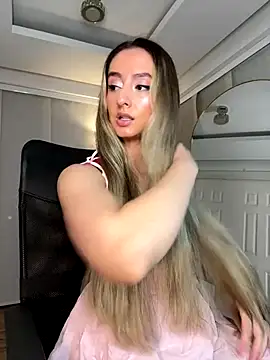 nicollefiorett online show from 15, 10, 2025